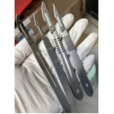 手术刀